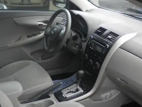 Toyota Corolla LE 2010