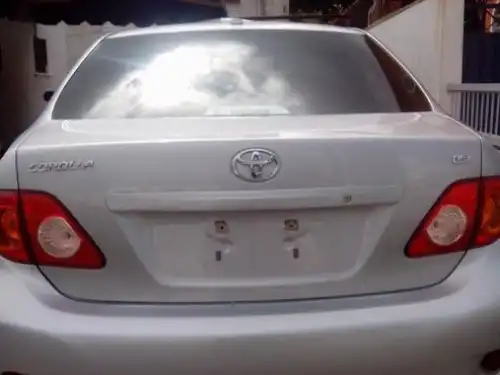 Toyota Corolla LE 2010