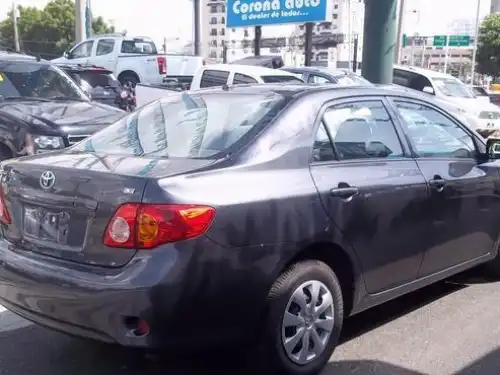 Toyota Corolla LE 2010