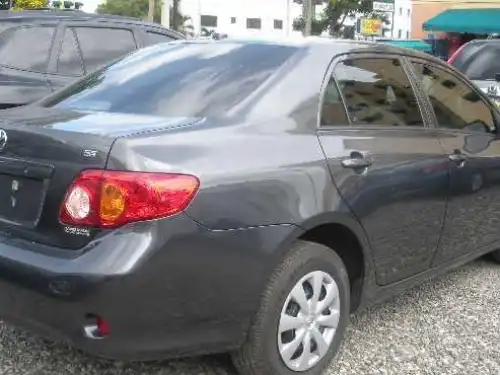 Toyota Corolla LE 2010