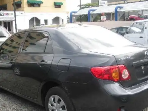 Toyota Corolla LE 2010