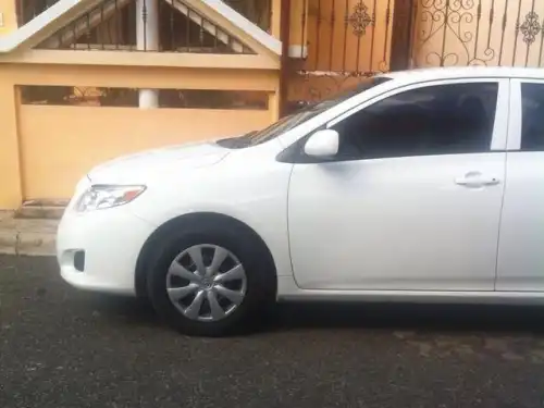 Toyota Corolla LE 2010