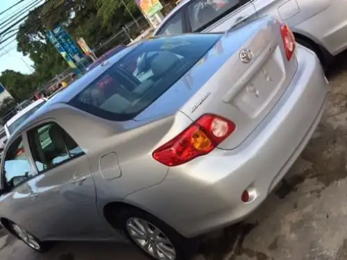 Toyota Corolla LE 2010