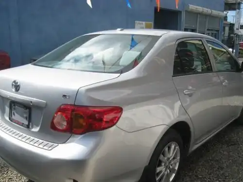 Toyota Corolla LE 2010