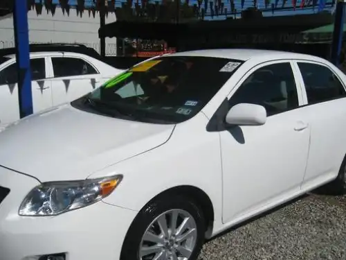 Toyota Corolla LE 2010