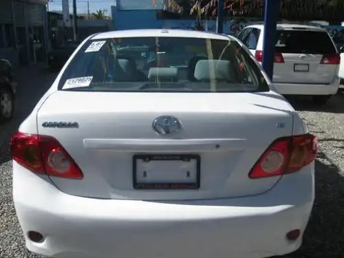 Toyota Corolla LE 2010