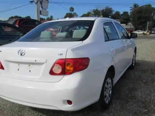 Toyota Corolla LE 2010