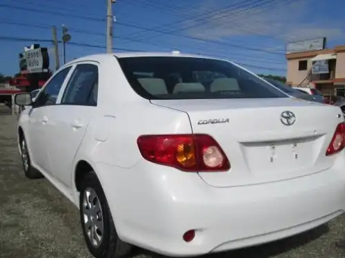 Toyota Corolla LE 2010