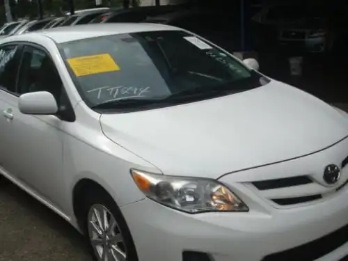 Toyota Corolla LE 2011