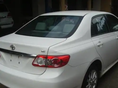 Toyota Corolla LE 2011