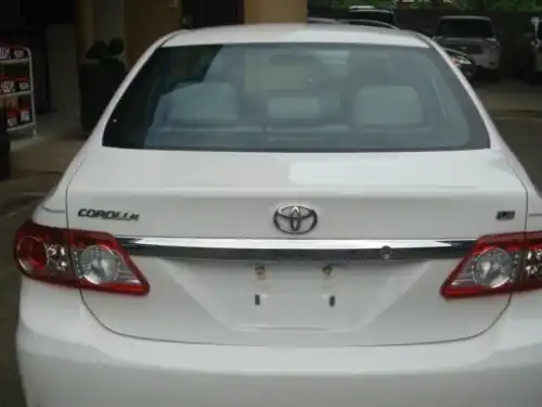 Toyota Corolla LE 2011