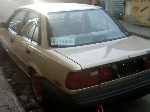 Toyota Del 1992 De Cuatros Puertas