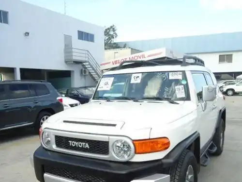 Toyota FJ Cruiser  2011