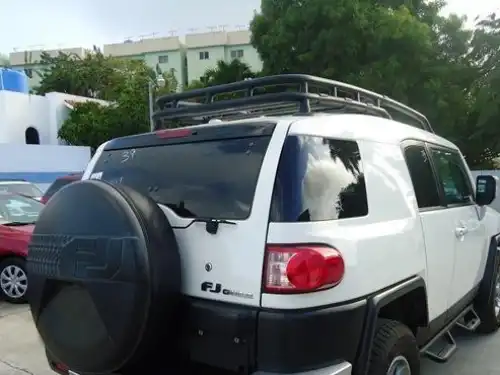 Toyota FJ Cruiser  2011