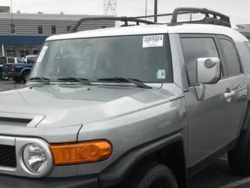 Toyota FJ Cruiser  2011