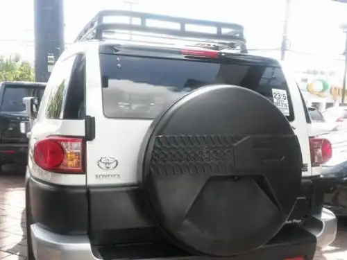 Toyota FJ Cruiser  2011