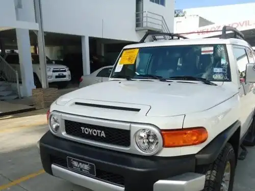 Toyota FJ Cruiser  2013