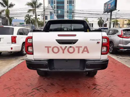 Toyota Hilux 2024 GR Sport Excelentes condicionesFinanciamiento Dispo