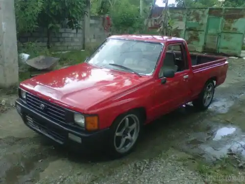 Toyota Hilux 86 Buena Condiciones $130 Negociable