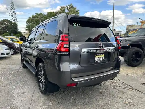 Toyota Land Cruiser Prado VXL 2022