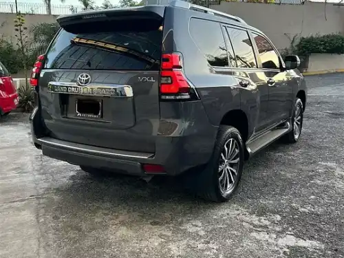 Toyota Land Cruiser Prado VXL 2022