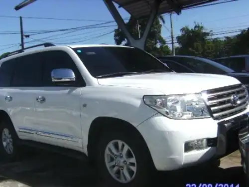 Toyota Land Cruiser VX 2011