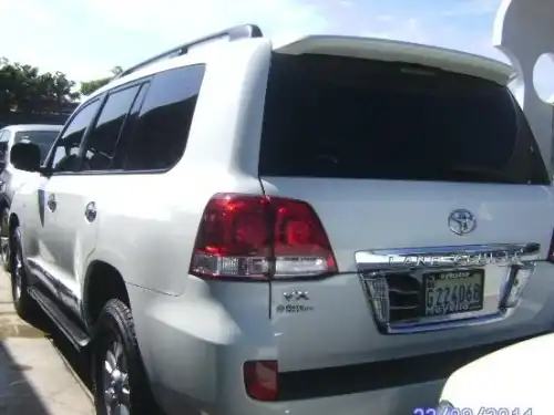 Toyota Land Cruiser VX 2011