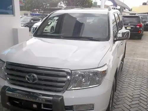 Toyota Land Cruiser VX 2011