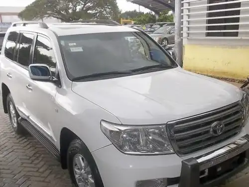Toyota Land Cruiser VX 2011
