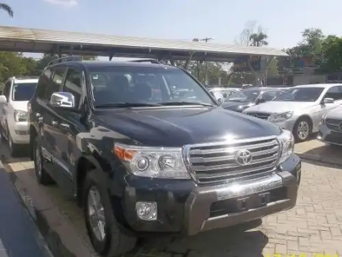 Toyota Land Cruiser VX 2013