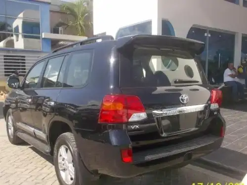 Toyota Land Cruiser VX 2013
