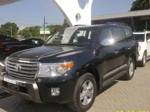 Toyota Land Cruiser VX 2013