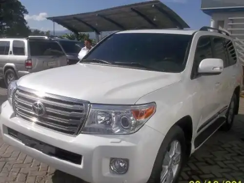 Toyota Land Cruiser VX 2013