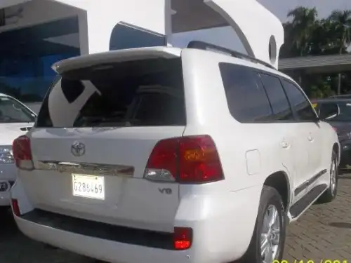 Toyota Land Cruiser VX 2013