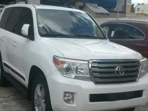 Toyota Land Cruiser VX 2013