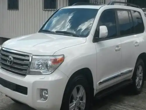 Toyota Land Cruiser VX 2013