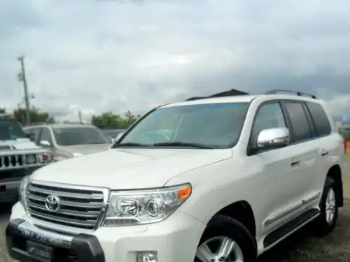 Toyota Land Cruiser VX 2013