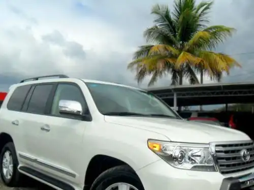 Toyota Land Cruiser VX 2013