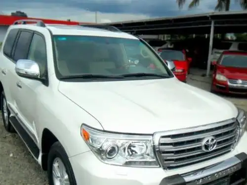 Toyota Land Cruiser VX 2013