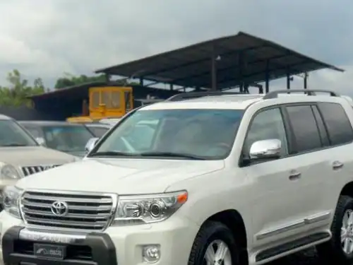 Toyota Land Cruiser VX 2013
