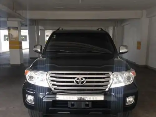 Toyota Land Cruiser VX 2013