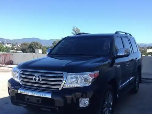 Toyota Land Cruiser VX 2013