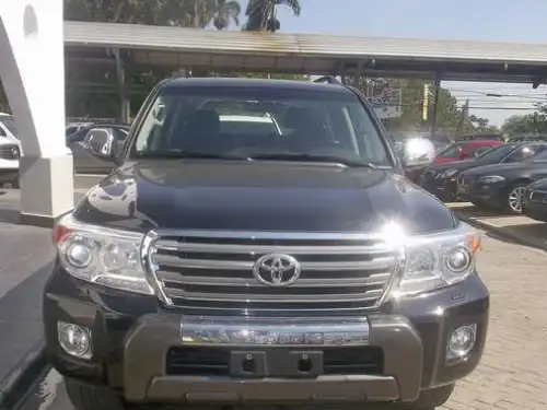 Toyota Land Cruiser VX 2013