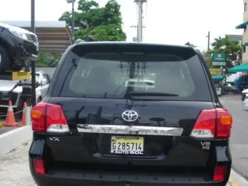 Toyota Land Cruiser VX 2013