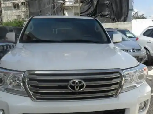 Toyota Land Cruiser VX 2013