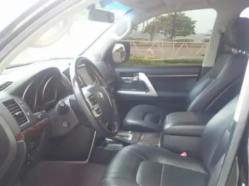 Toyota Land Cruiser VX 2013