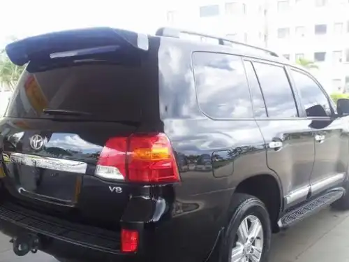 Toyota Land Cruiser VX 2013