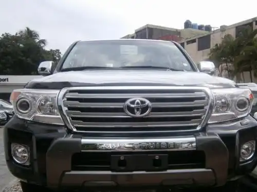 Toyota Land Cruiser VX 2014