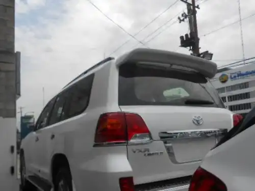 Toyota Land Cruiser VX 2015