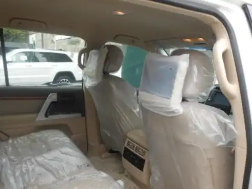 Toyota Land Cruiser VX 2015